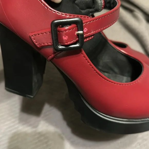 EUC  burgundy block heel Mary Jane’s - Picture 8 of 9